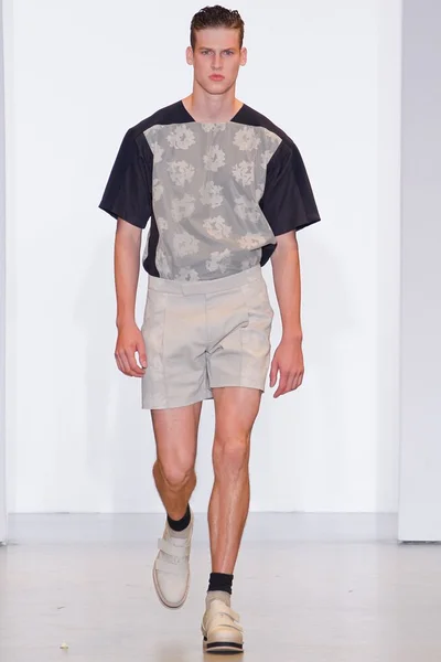 Look 19